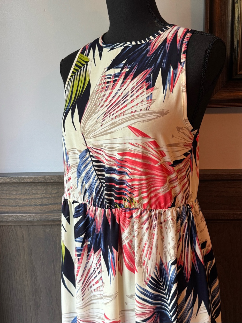 Sleeveless Cream Maxi Dress with Tropical Leaf Print - Picture 2 of 7